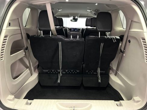 Used 2024 Chrysler Pacifica Touring-L image 25