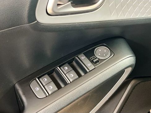 Certified 2025 Kia Soul LX image 17