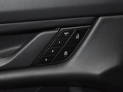 Used 2024 Porsche Taycan image 7