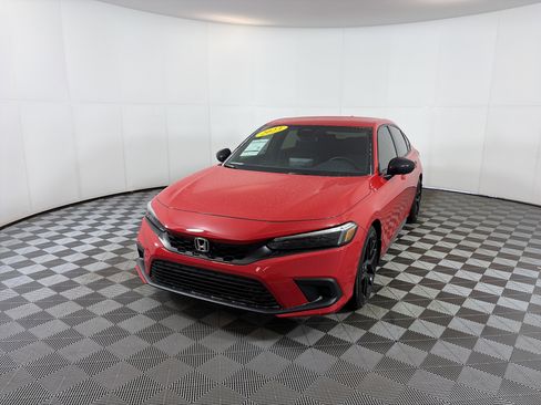 Used 2023 Honda Civic Sport image 2