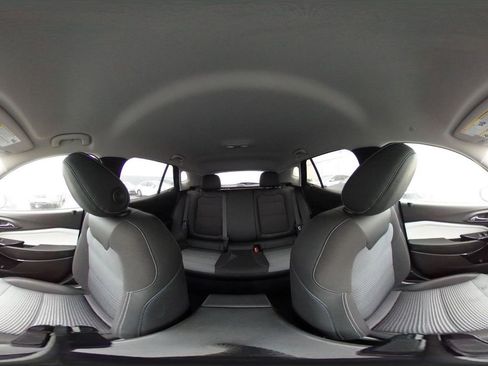 Used 2025 Chevrolet Trax LT w/ LT Convenience Package image 41