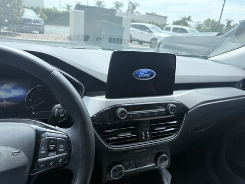 Used 2022 Ford Escape SE w/ SE Sport Appearance Package FWD image 12