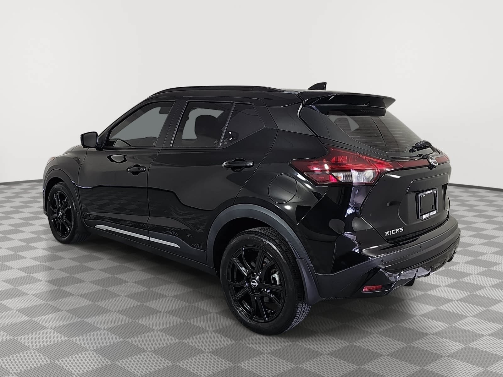 Used 2022 Nissan Kicks SR w/ Premium Package FWD image 6