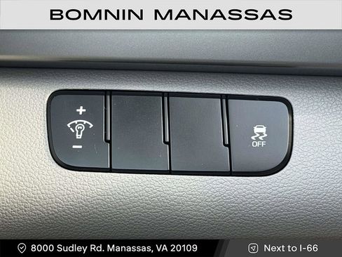 Used 2017 Hyundai Elantra SE image 24