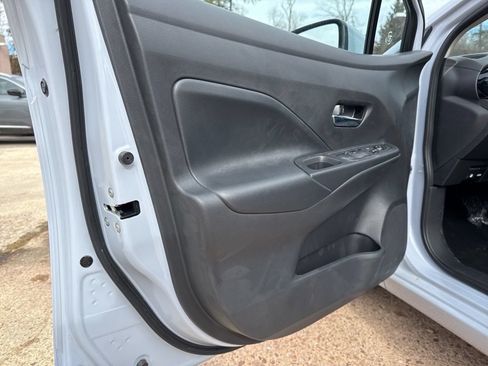 New 2025 Nissan Versa SV w/ Trunk Package FWD image 19