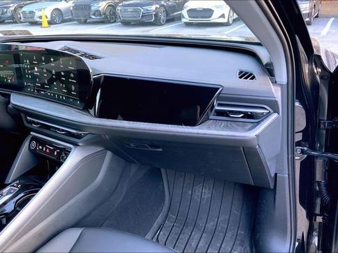 Used 2025 Audi Q5 Premium w/ Convenience Package image 18