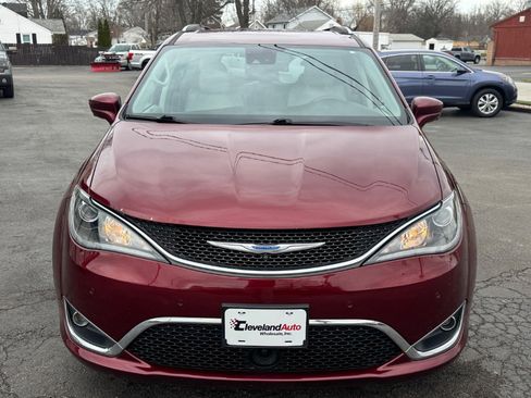 Used 2018 Chrysler Pacifica Touring-L w/ Advanced Safetytec Group image 3