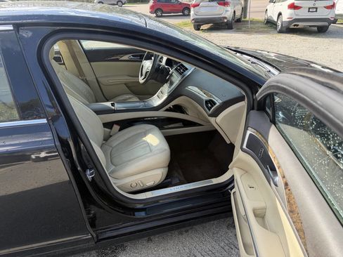 Used 2014 Lincoln MKZ image 19