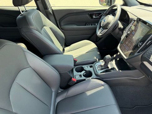 Used 2025 Subaru Forester Limited image 17