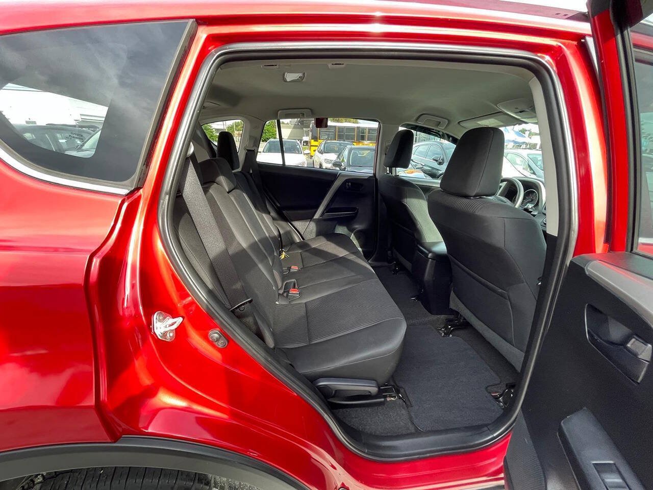 Used 2016 Toyota RAV4 LE FWD image 13