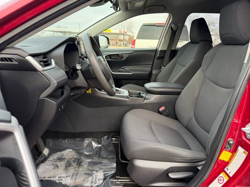 Used 2019 Toyota RAV4 LE image 38