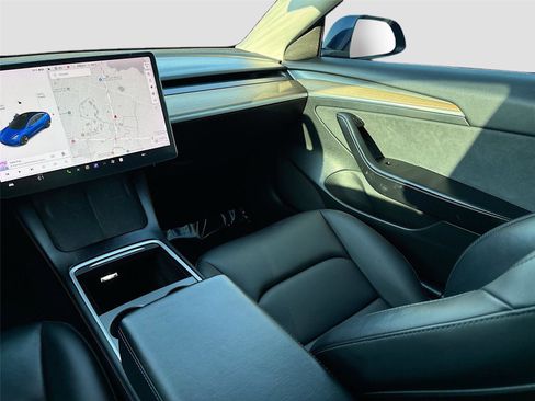 Used 2021 Tesla Model 3 Standard Range Plus image 25