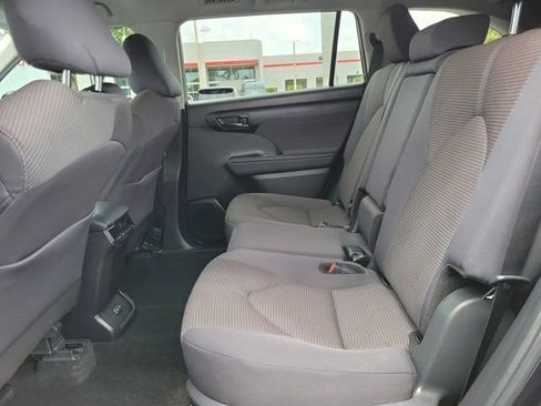 Certified 2024 Toyota Highlander LE FWD image 8