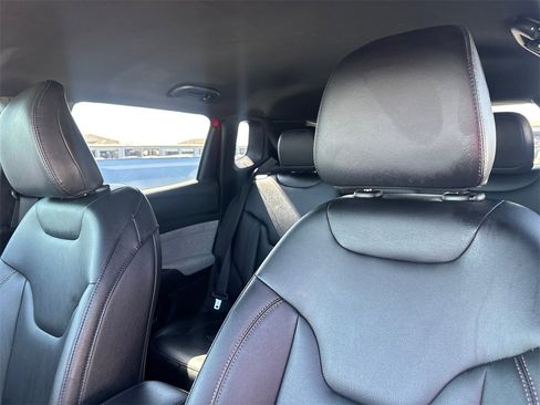 Used 2024 Jeep Compass Latitude image 10