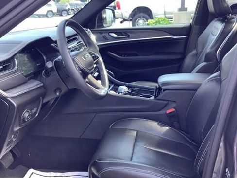 Certified 2023 Jeep Grand Cherokee Overland w/ Luxury Tech Group IV AWD/4WD image 14