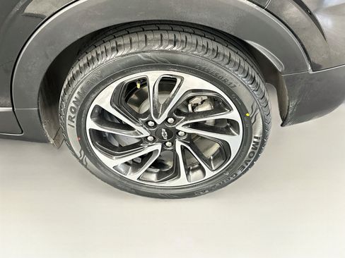 Used 2023 Chevrolet Bolt EUV Premier FWD image 11