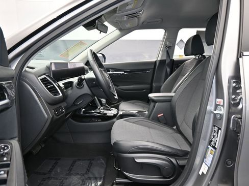 Used 2024 Kia Seltos S image 11