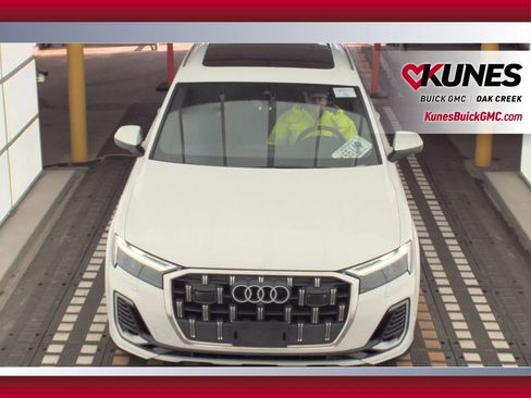 Used 2025 Audi Q7 3.0T Premium Plus image 2