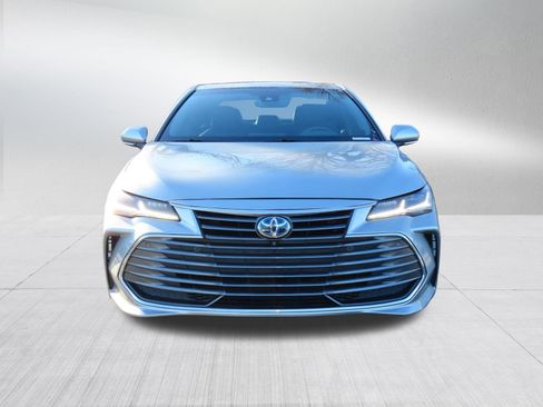 Used 2022 Toyota Avalon Limited image 2