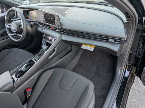 New 2026 Hyundai Elantra SEL Sport Premium FWD image 25