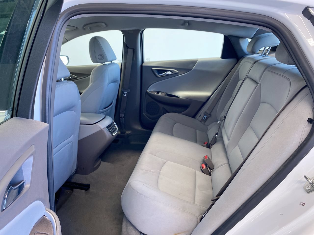 Used 2022 Chevrolet Malibu LT FWD image 32