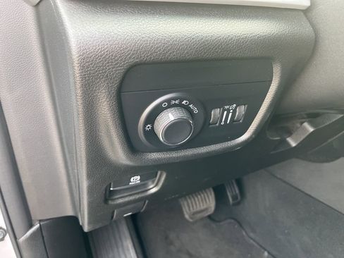 Used 2024 Jeep Grand Cherokee Altitude image 12