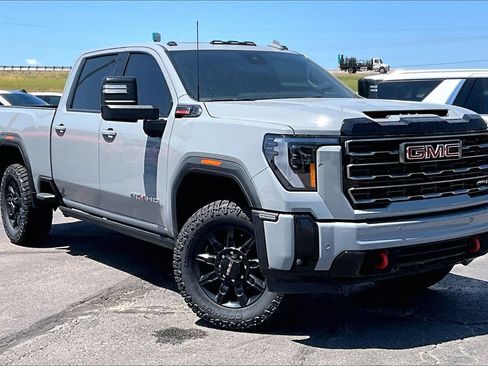 Used 2025 GMC Sierra 2500 AT4 w/ AT4 Premium Plus Package AWD/4WD image 11