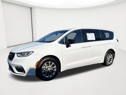 Used 2026 Chrysler Pacifica Limited