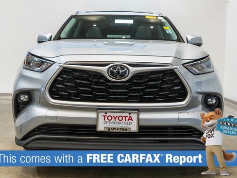 Used 2020 Toyota Highlander XLE AWD/4WD image 2