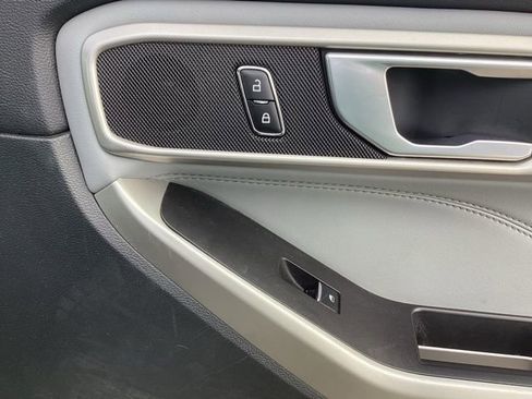 Used 2023 Ford Explorer XLT w/ Equipment Group 202A AWD/4WD image 24
