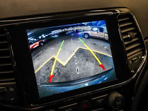 Used 2022 Jeep Grand Cherokee Laredo X image 25