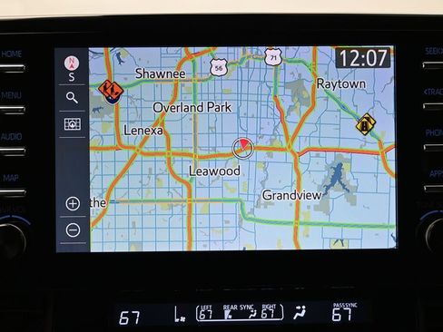 Used 2021 Toyota Sienna XSE w/ XSE Plus Package FWD image 21