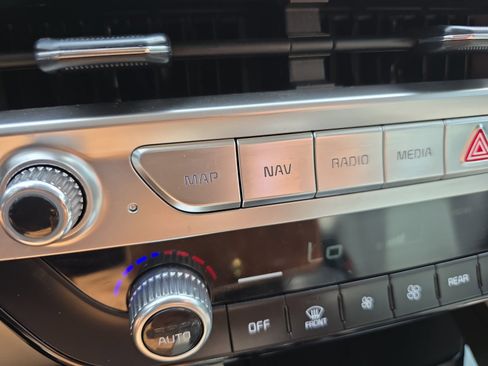 Certified 2024 Kia Telluride S image 15