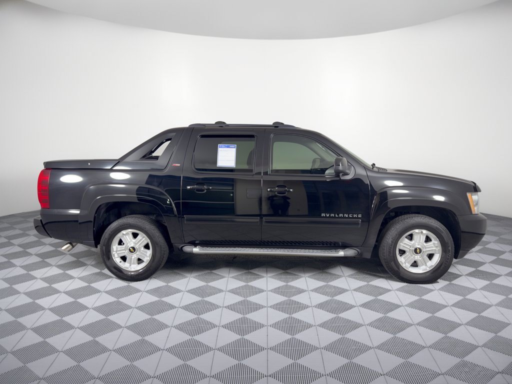 Used 2011 Chevrolet Avalanche LT w/ Luxury Package RWD image 8