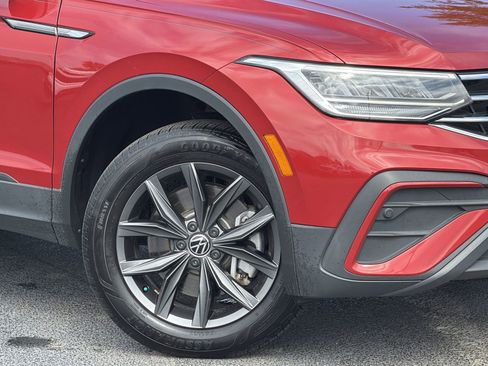 Used 2024 Volkswagen Tiguan SE image 13