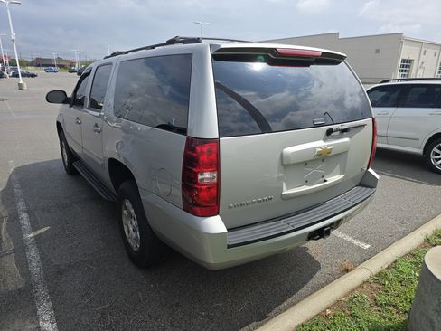 Used 2007 Chevrolet Suburban LT image 9