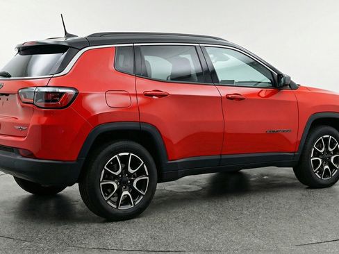 Used 2025 Jeep Compass Trailhawk image 9