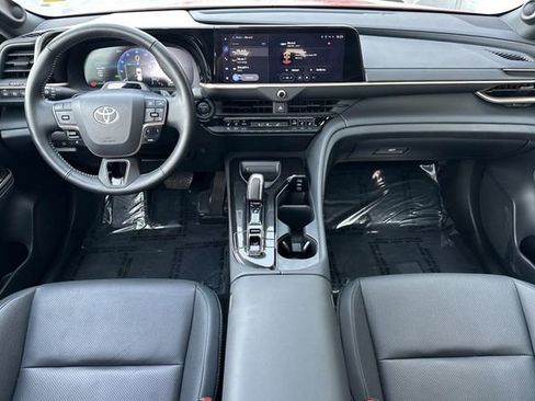 Used 2025 Toyota Crown Signia Limited image 15