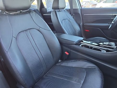 Used 2021 Hyundai Sonata Limited w/ Preferred Accessory Package image 25