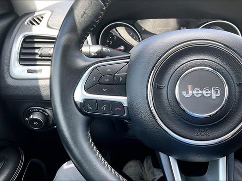 Used 2018 Jeep Compass Latitude w/ Popular Equipment Group FWD image 10