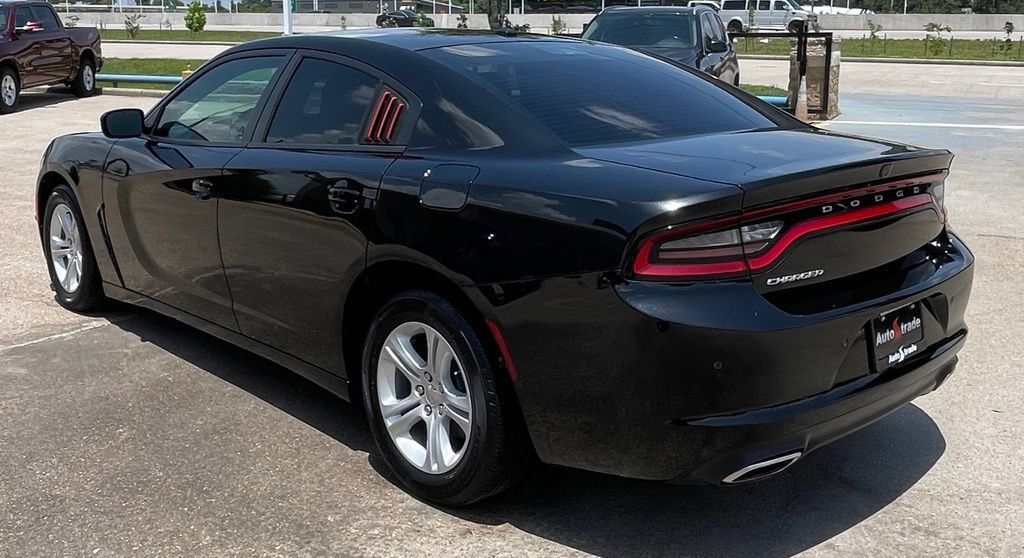 Used 2019 Dodge Charger SXT RWD image 4