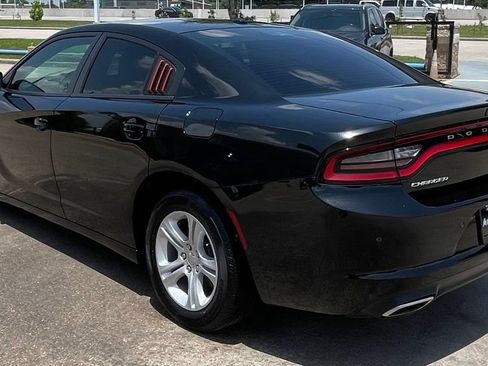 Used 2019 Dodge Charger SXT RWD image 4