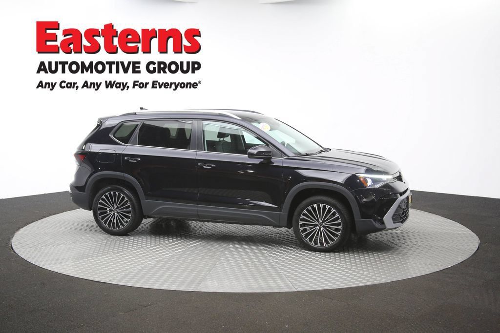 Used 2025 Volkswagen Taos SE FWD image 45