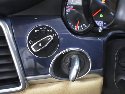 Used 2015 Porsche Panamera 4 w/ Premium Package Plus image 17