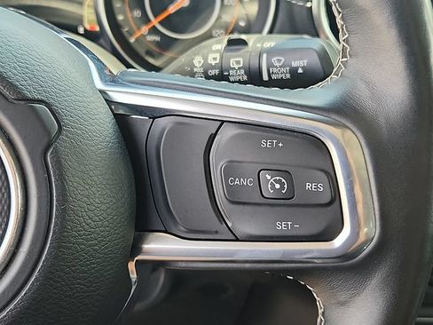 Used 2018 Jeep Wrangler Unlimited Sahara w/ Dual Top Group AWD/4WD image 22