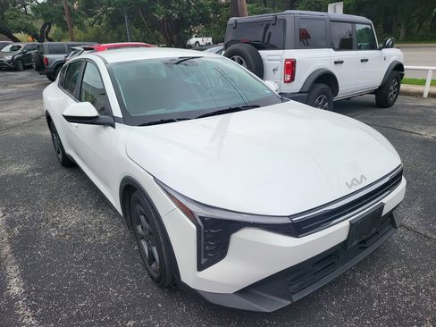 Used 2025 Kia K4 LXS FWD image 8