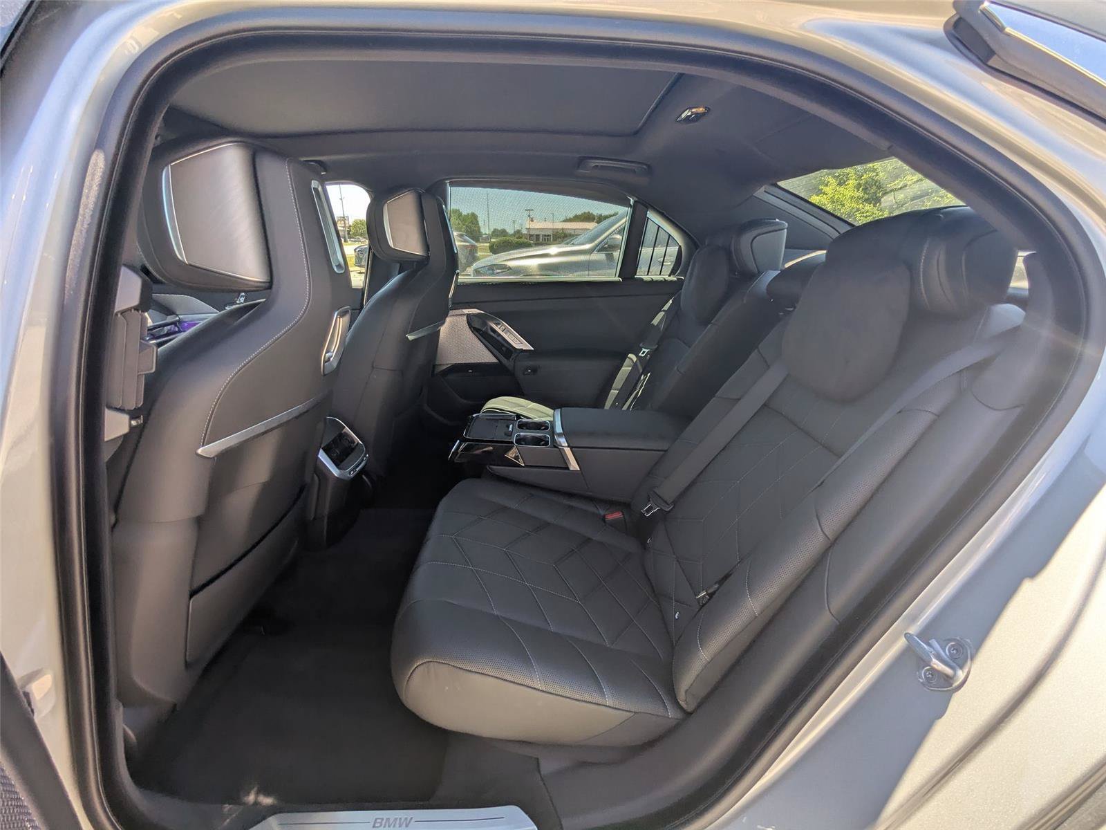 Used 2024 BMW i7 eDrive50 w/ Executive Package RWD image 26