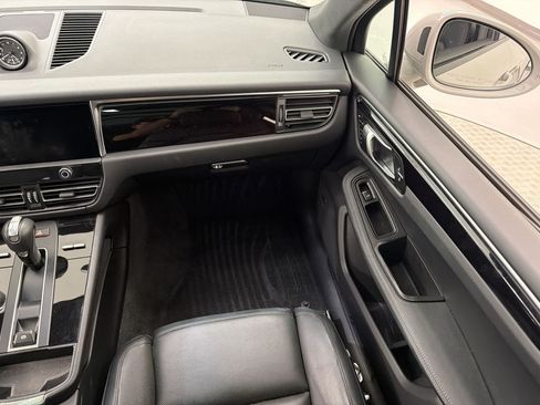 Used 2024 Porsche Macan AWD/4WD image 31