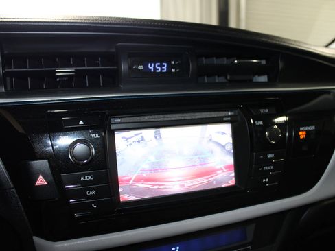 Used 2015 Toyota Corolla LE FWD image 14