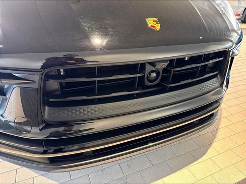 Used 2026 Porsche Macan AWD/4WD image 33